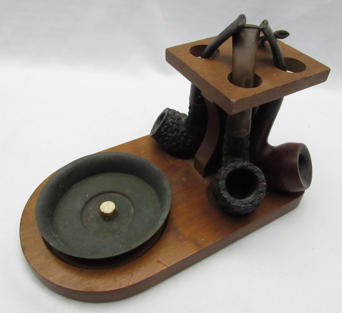 smoking device and 4 vintage pipes (1 of 7)