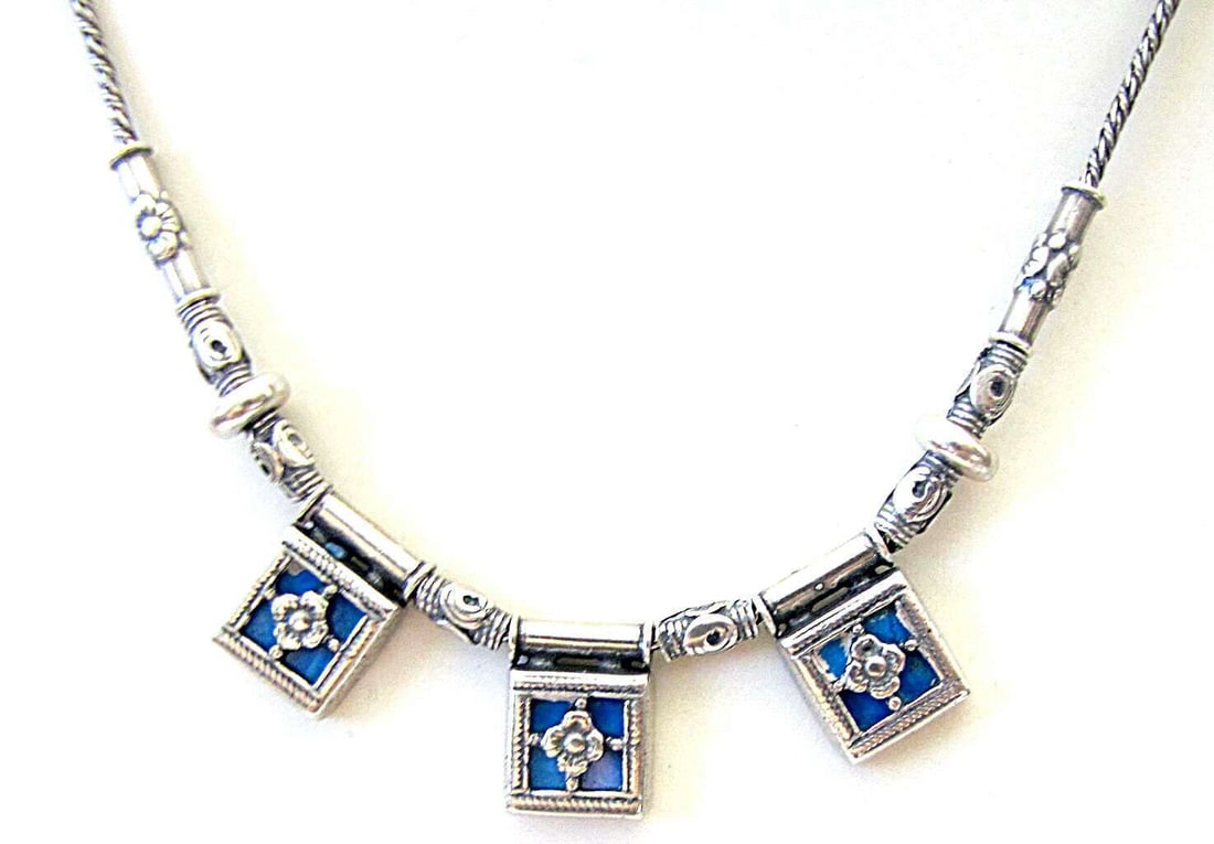 SHABLOOL Vintage silver sterling 925 and turquoise necklace, 17 gr., signed in Hebrew, Israel,: SHABLOOL Vintage silver sterling 925 and turquoise necklace, weight: 17 gr., signed in Hebrew, Israel, 1970's Length: 42 cm. (16.5 inches) Length of central part: 11 cm. (4.3 inches) Height: 1.5 cm. (