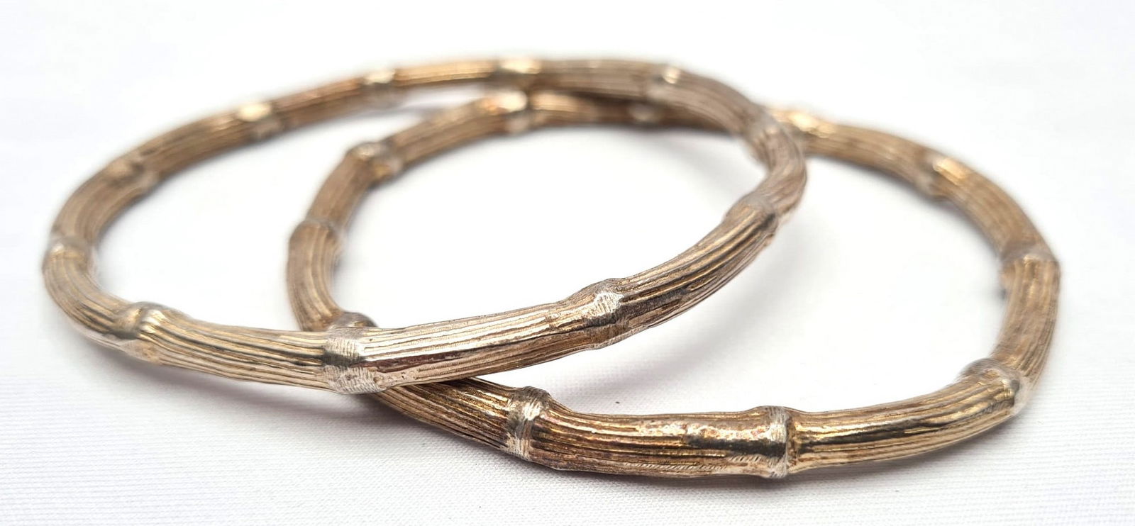 A pair of special silver bangle bracelets (1 of 6)
