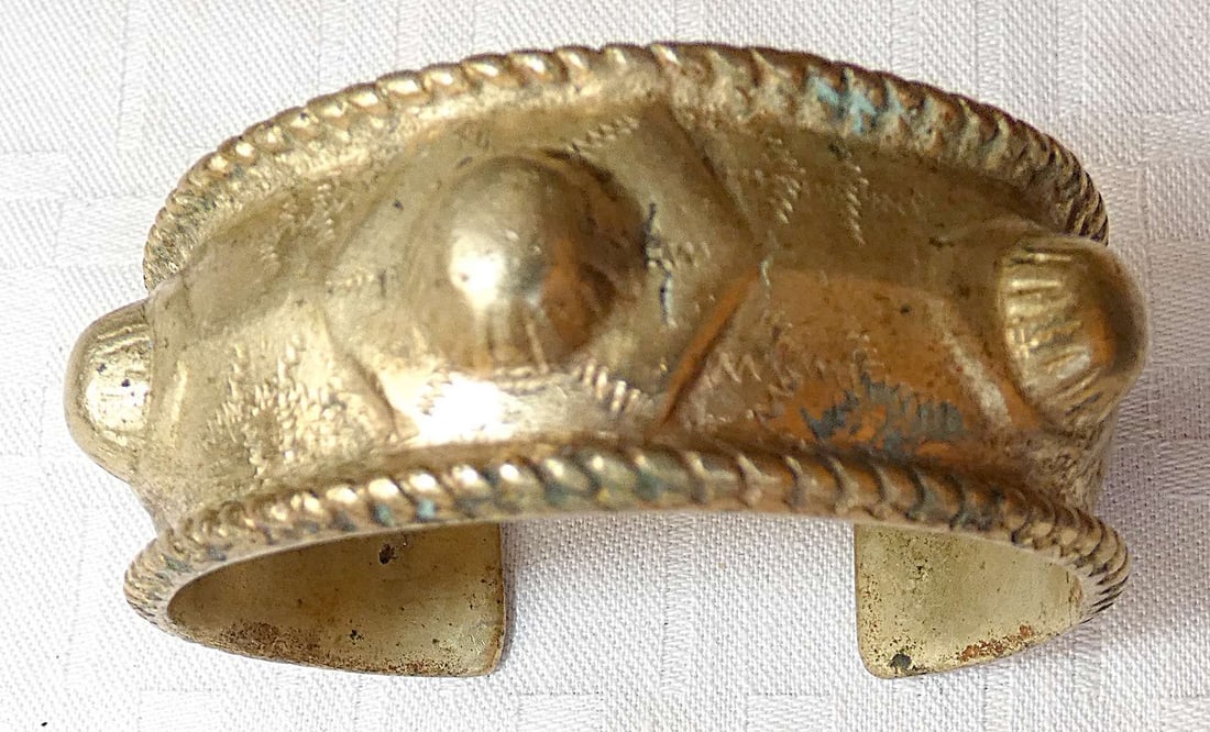 Antique Palestinian Haydari engraved bronze cuff bracelet, 69 gr. (1 of 5)