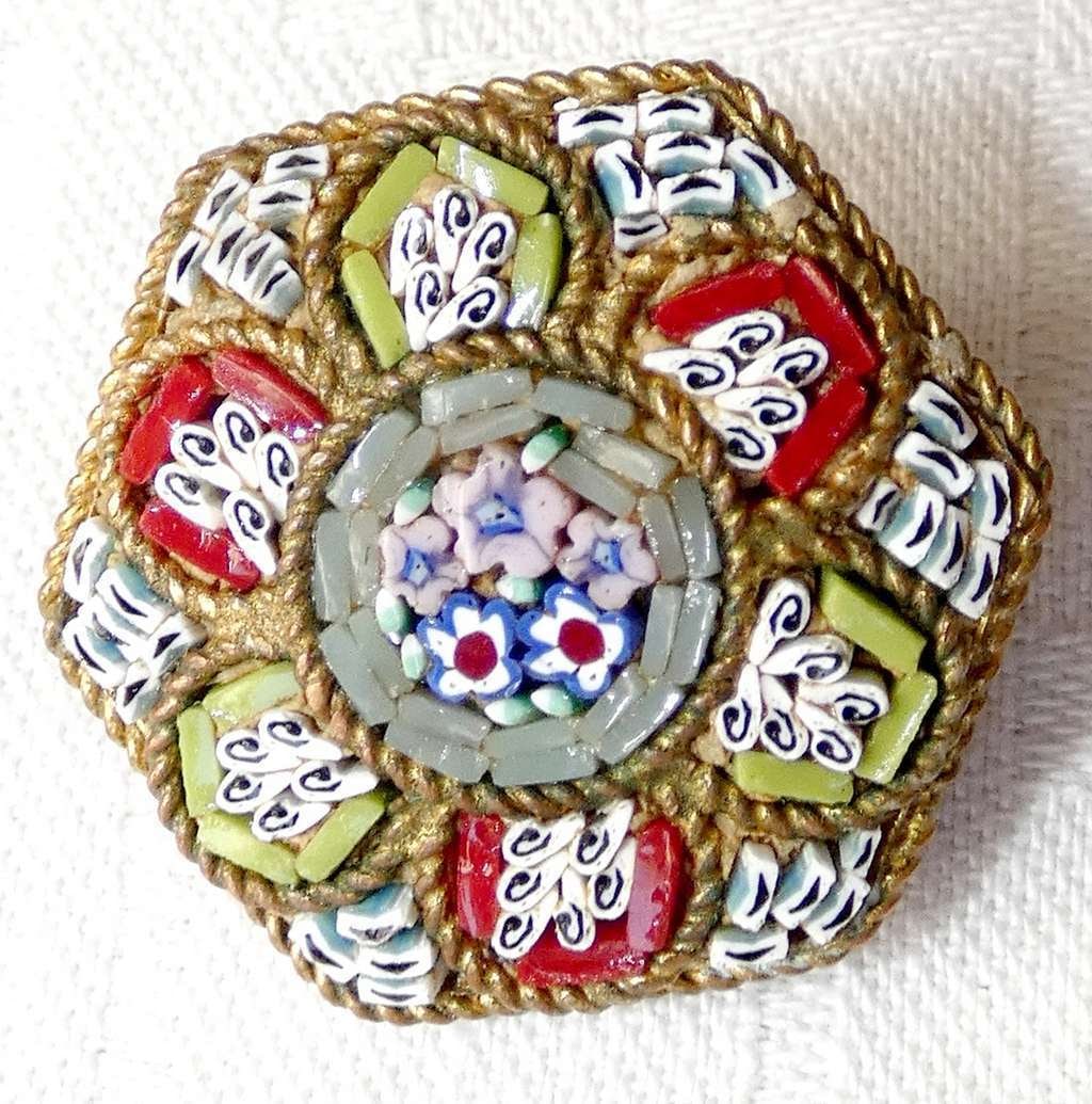Italy antique micro mosaic and brass floral brooch pin.: Italy antique micro mosaic and brass floral brooch pin. Size: 2.3 x 2.5 cm. (0.9 x 1 inches) Good condition.