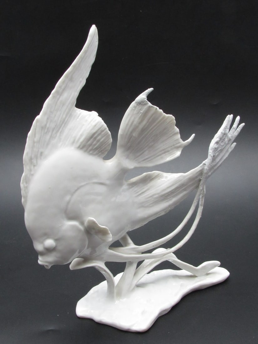 German porcelain "Scalar fish" figurine made by Rosenthal designed by F. Heidenreich: German porcelain "Scalar Fish" figurine made by Rosenthal designed by F. Heidenreich, circa 1930s, signed on the bottom and bearing the modelist's (designer's) name ring on the base, height: 21.5 cm. 