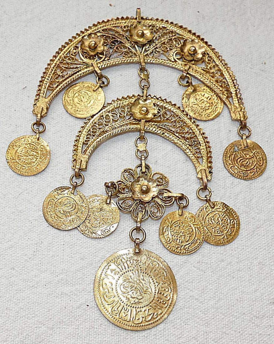 Ottoman Empire Turkey antique filigree gold plated copper large amulet pendant with tughra on coins: Ottoman Empire Turkey antique filigree gold plated copper large amulet pendant with tughra on coinsHand crafted, filigree. Size: 14 x 9 cm. (5.5 x 3.5 inches)Weight: 36 gr. A tughra (Ottoman Turkish: