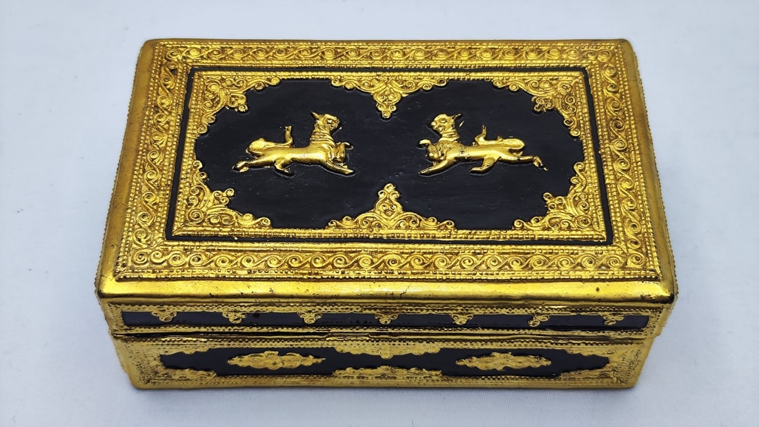 Old Burmese lacquer box and gold decorations (shwezawa). (1 of 9)