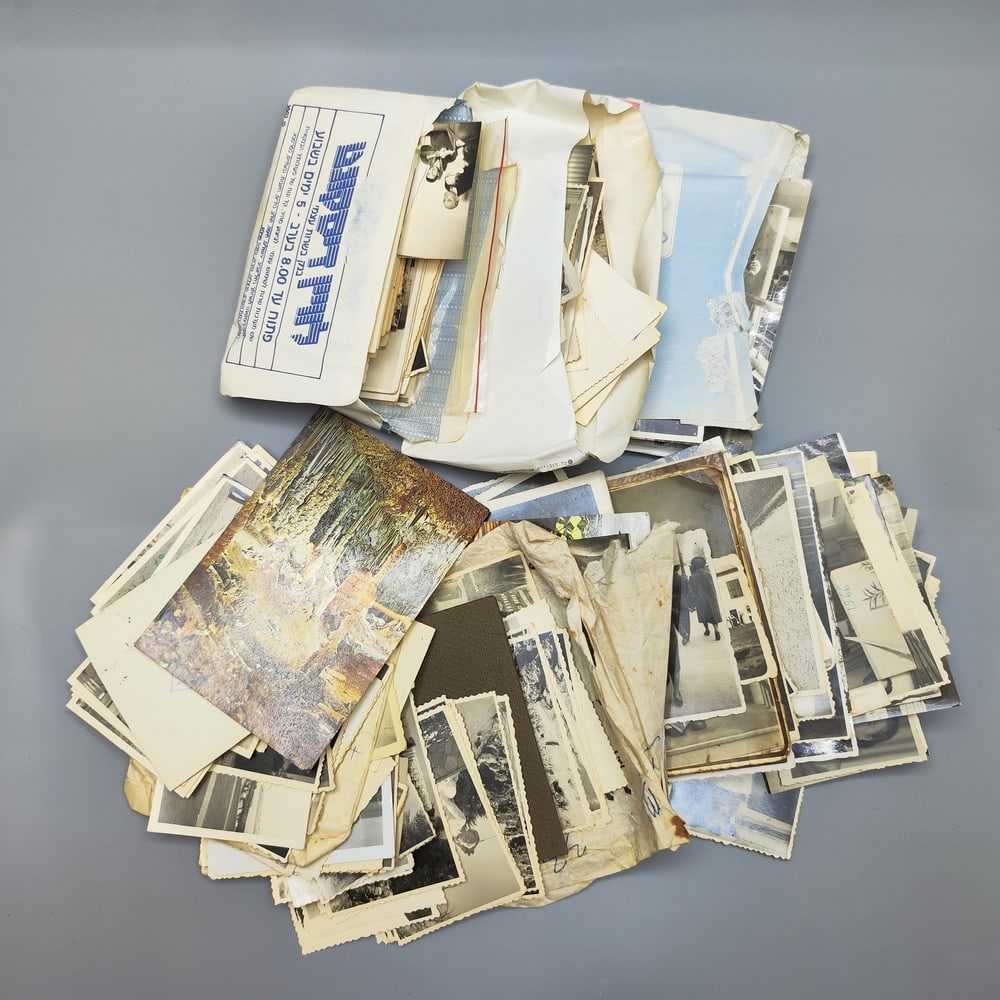 A large archive of hundreds of photographs of a Jewish family that immigrated from Romania to Israel (1 of 10)