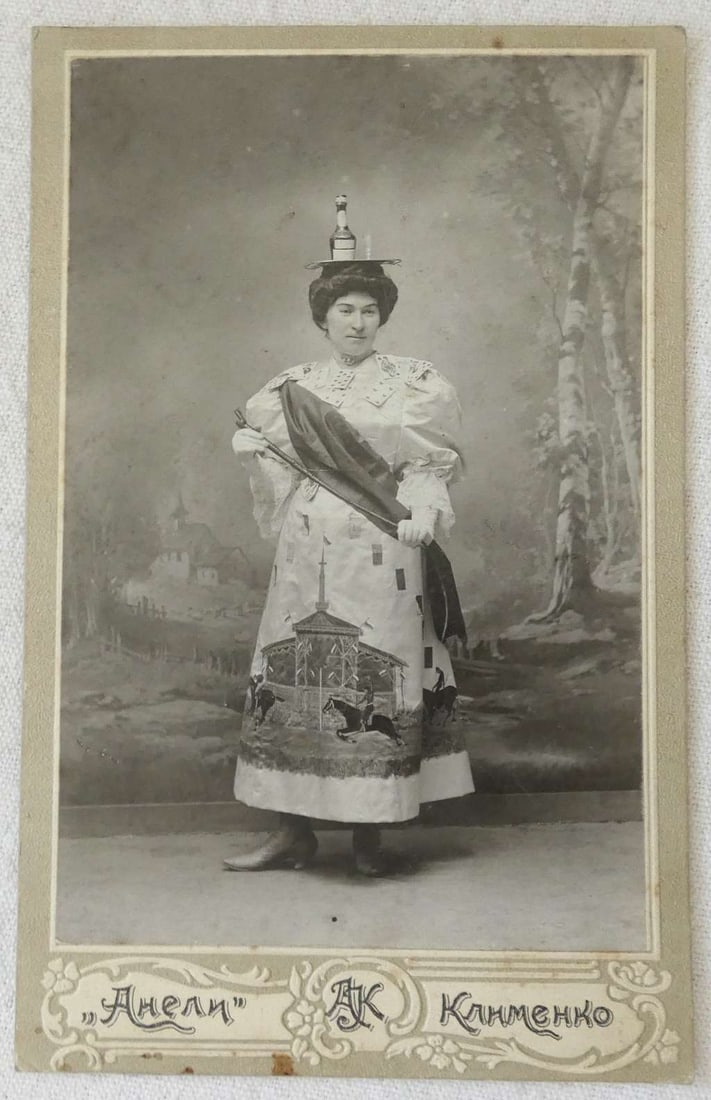 Antique orig. cabinet photo of a Jewish woman - circus performer, Photographer Klimenko, Yelets,: Antique orig. cabinet photo of a Jewish woman - circus performer, Photographer Klimenko, Yelets, Russia, early 20th cen. Photo studio “Aneli” of Ivan Klimenko in Yelets Size: 16.8 x 10.6 cm. (