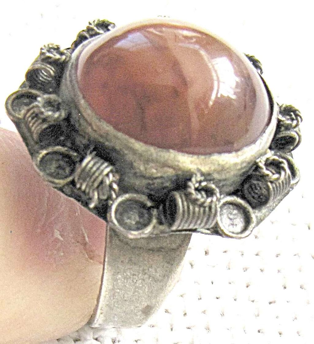 Yemenite antique filigree silver sterling ring set with carnelian, size: 7.5-7.75, Adjustable.: Yemenite antique filigree silver sterling ring set with carnelian, size: 7.5-7.75, Adjustable. Marked by silver hallmark. Size to top: 2.3 x 2.2 cm. (0.9 x 0.8 inches) Hand crafted, filigree.