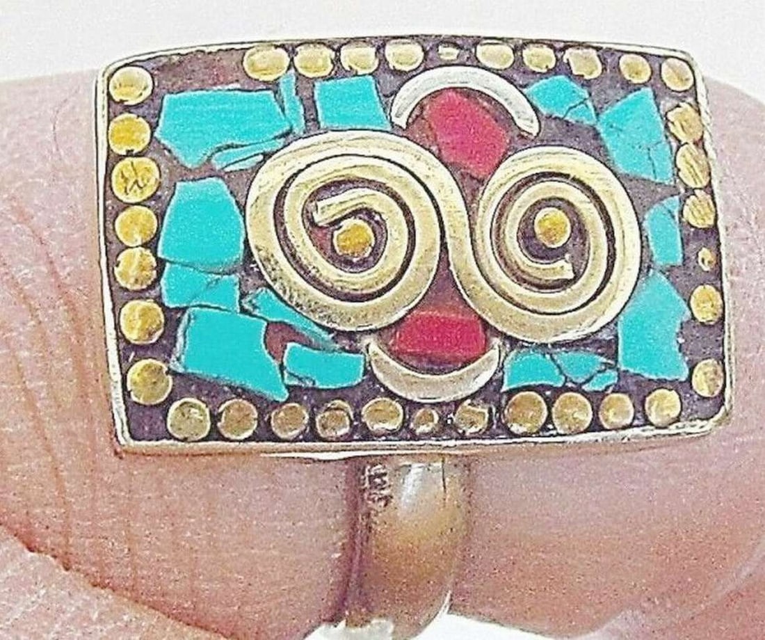 Tibet vintage alpaca ring with turquoise, coral and brass mosaic, size: 6: Tibet vintage alpaca ring with turquoise, coral and brass mosaic, size: 6 Inner diameter: 16.5 mm. Size to top: 1.8 x 1.2 x 0.5 cm. (0.7 x 0.4 x 0.2 inches)