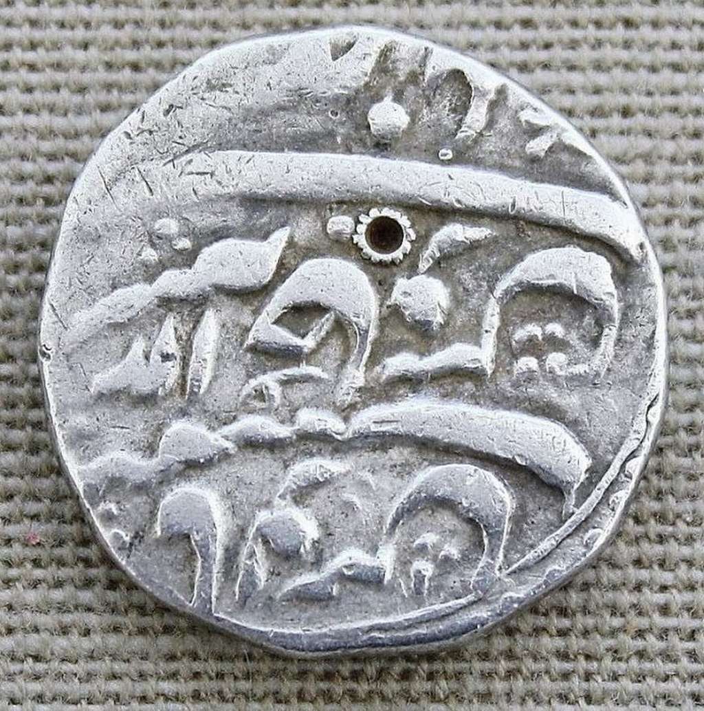 India Islamic Antique Silver Coin.: India Islamic Antique Silver Coin. Weight: 11.3 gr. Diameter: 23 mm.(0.9 inches)