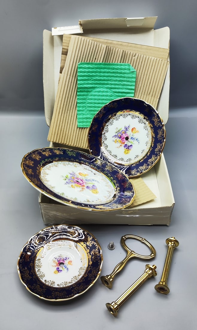 Luxury porcelain plate stand for serving cakes and cookies for tea time made of glass made by Moritz: A luxury porcelain plate stand for serving cakes and cookies for teatime in glass made by Moritz Zdekauer (MZ), Czech Republic, circa late 20th century, consists of three tiers of porcelain plates in