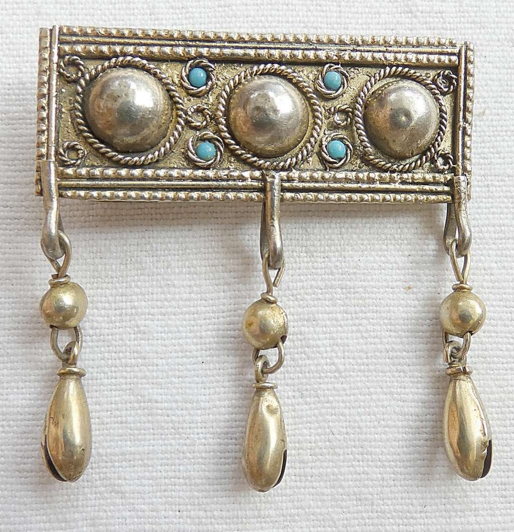 Bezalel Style. Yemenite vintage gilded silver sterling brooch with charms, set with turquoise,: Bezalel Style Yemenite vintage gilded filigree silver sterling brooch with charms, set with turquoise, silver hallmark of Hazorfim, Israel, 1950’s Total size: 4.8 x 4.6 cm. (1.9 x 1.8 inches) Hand c