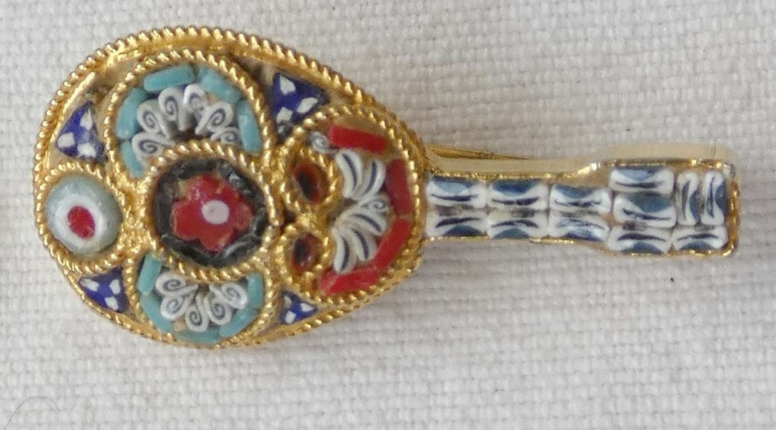 Italy Antique Micro Mosaic Gold Tone Miniature Guitar Brooch.: Italy Antique Micro Mosaic Gold Tone Miniature Guitar Brooch. Size: 3.2 x 1.5 cm. (1.2 x 0.6 inches) Good condition
