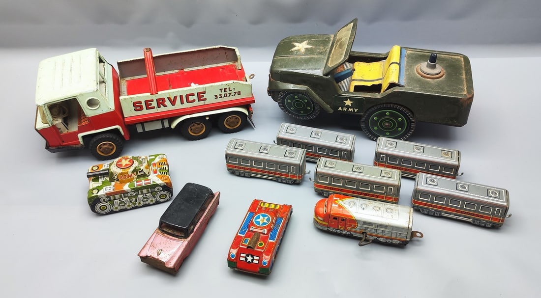 A large assortment of vintage tin toy cars/trains (1 of 11)