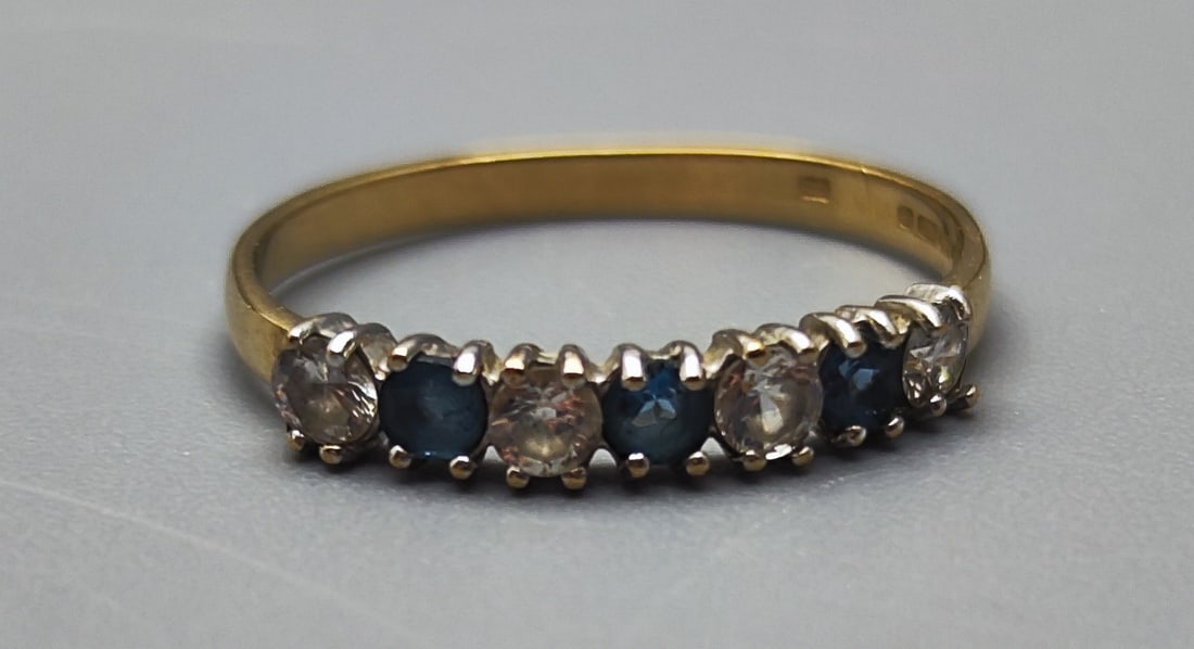 English 9K gold ring studded with sapphires (1 of 4)