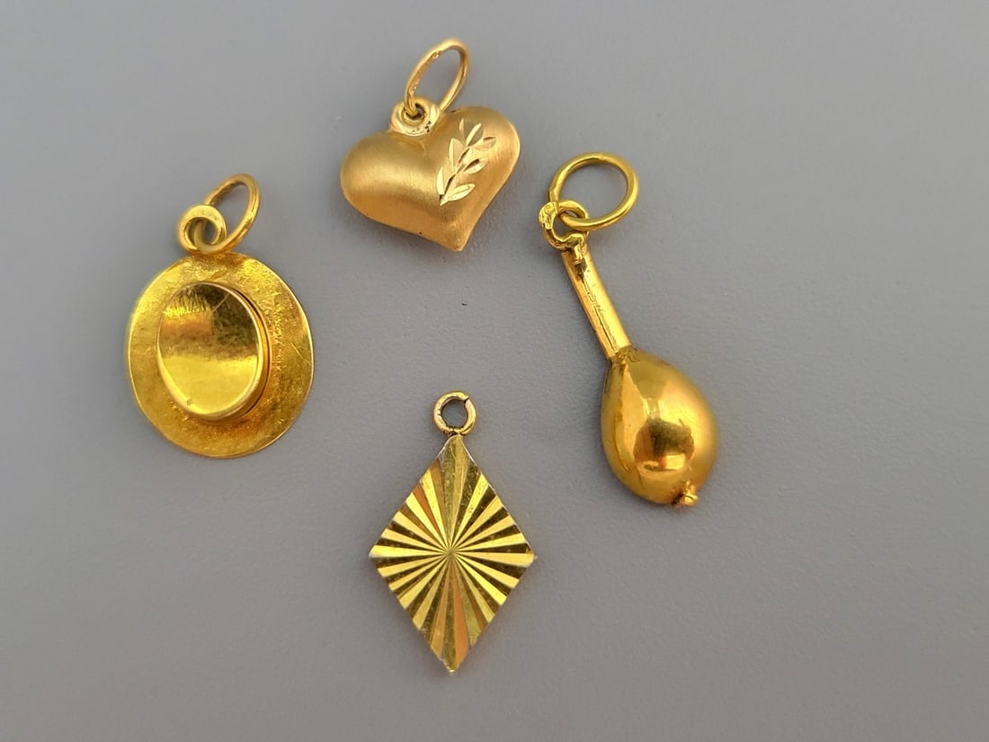 An assortment of 4 charm pendants for a gold/gold plated bracelet (1 of 3)