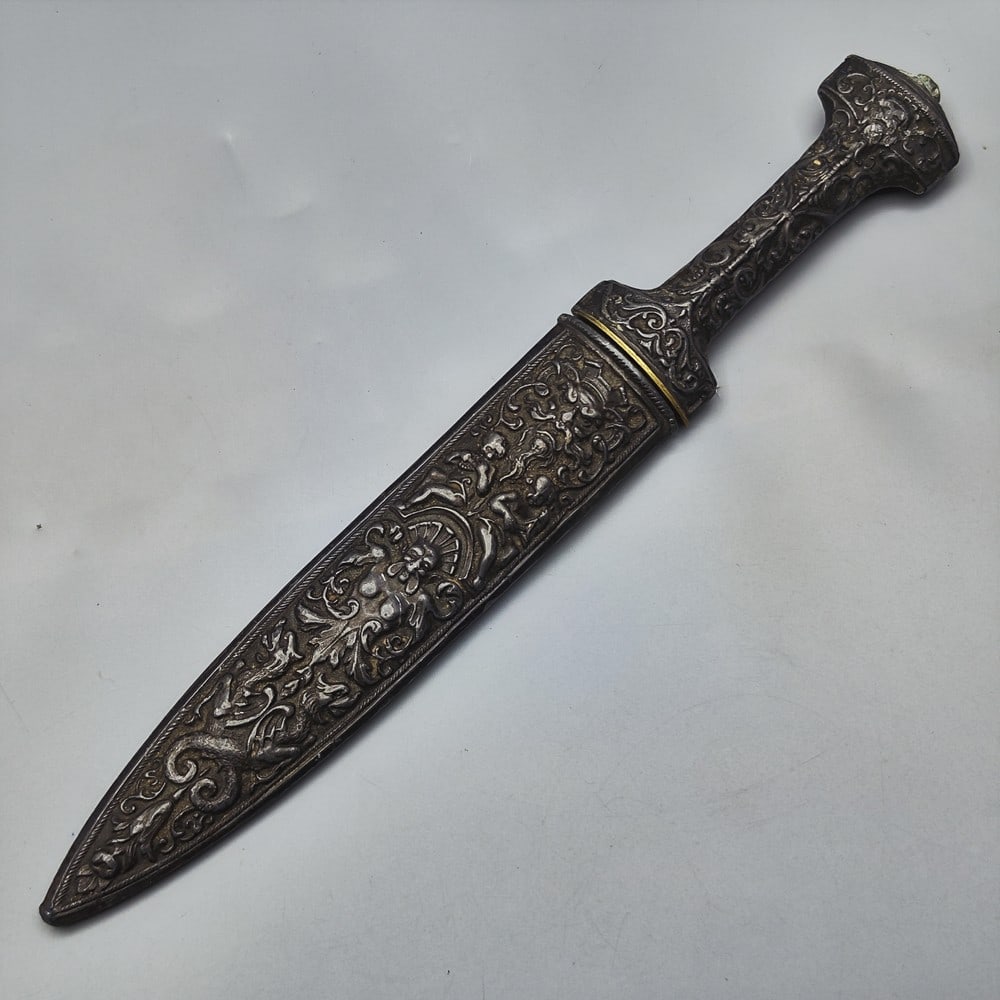 Antique European short sword dagger replica (1 of 6)