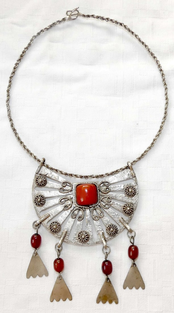 Turkey antique filigree silver necklace collar set with Faturan and Faturan charms: Turkey antique filigree silver necklace collar set with Faturan and Faturan charms Collar and charms are silver plated, silver only central part Length of collar: ca. 39 cm. (15.3 inches) Size of cent