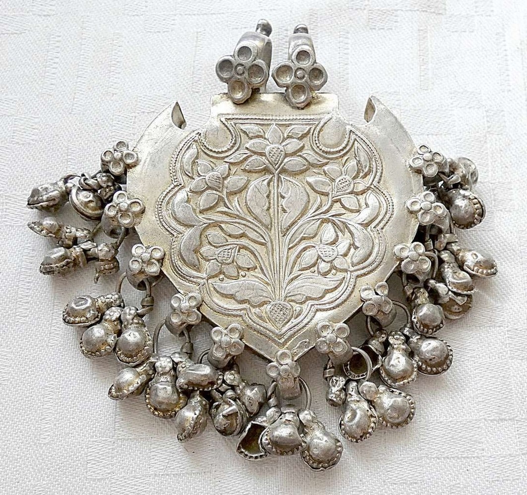 Tibet Nepal Buddhist antique engraved silver sterling box amulet pendant with bell charms, 61 gr.: Tibet Nepal Buddhist antique engraved silver sterling box amulet pendant with bell charms, 61 gr. Tested for silver by acid. Box is not open. Total size: 9 x 6.2 cm. (3.5 x 2.4 inches) Thickness: 7 mm