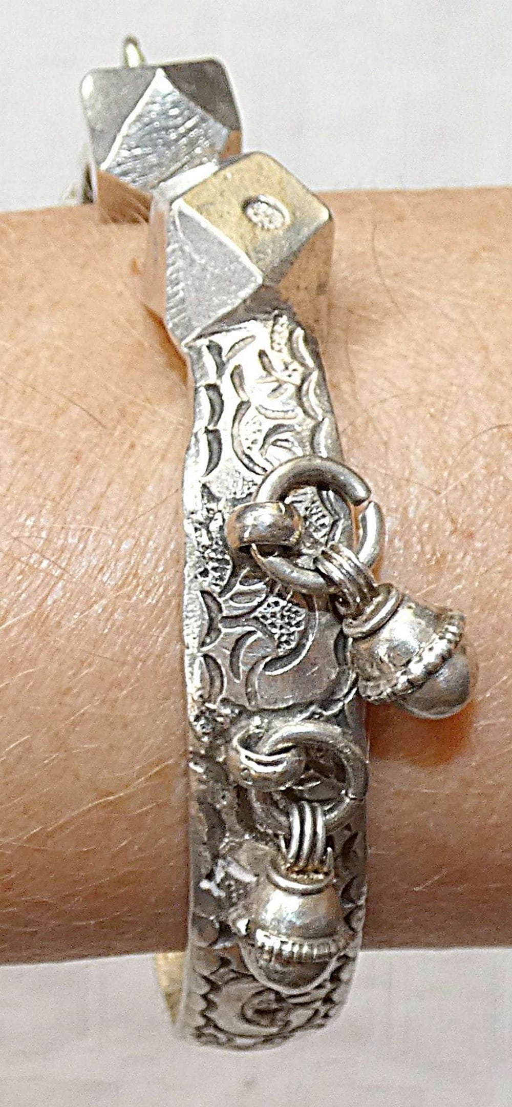 Islamic Antique engraved silver sterling ethnic amulet cuff bracelet, 84 gr., 19th cen.: Islamic Antique engraved silver sterling ethnic amulet cuff bracelet, 84 gr., 19th cen. Hand crafted, engraved with 4 bell charms Marked by silver hallmark and maker’s mark in Arabic Inner size: 7.3