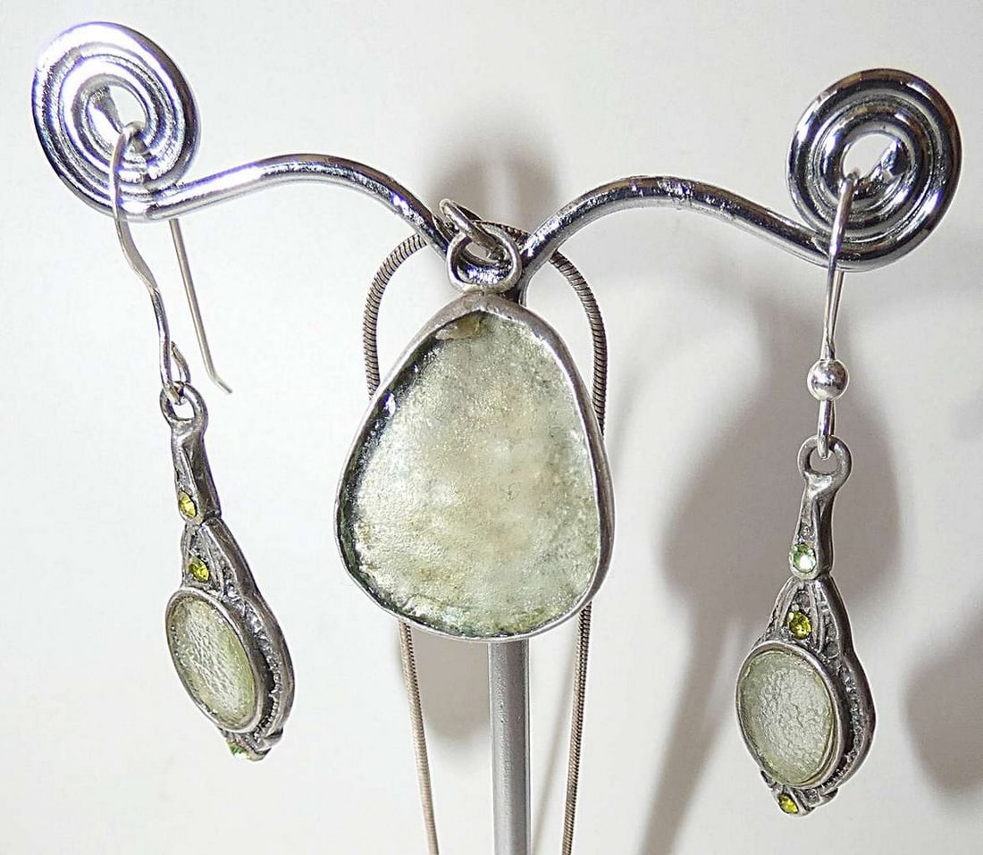 Antique Roman glass earrings and pendant necklace in silver vintage frame.: Antique Roman glass earrings and pendant necklace in silver vintage frame. 1. Silver sterling earrings set with Roman glass and green crystal, signed by maker Size without hooks: 2.9 x 1 cm. (1.1 x 0