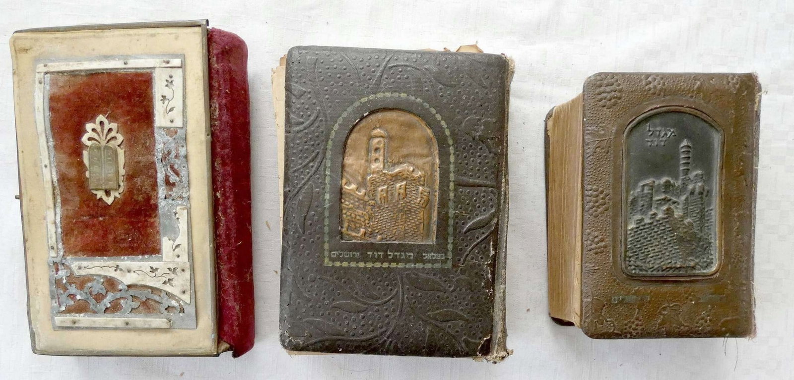3 Antique kodesh books: 2 Tanah books and Mahsor, Bezalel Covers, bad condition. (1 of 18)