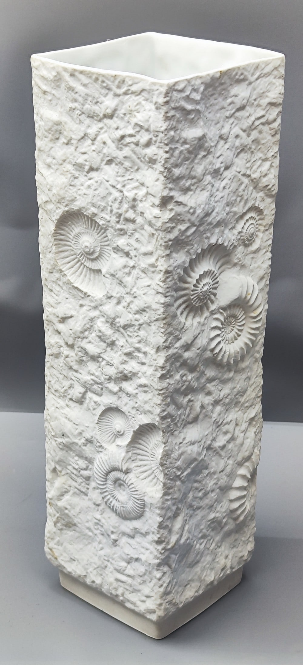Modernist bisque porcelain vase "fossilized seashells" made by Kaiser (1 of 7)