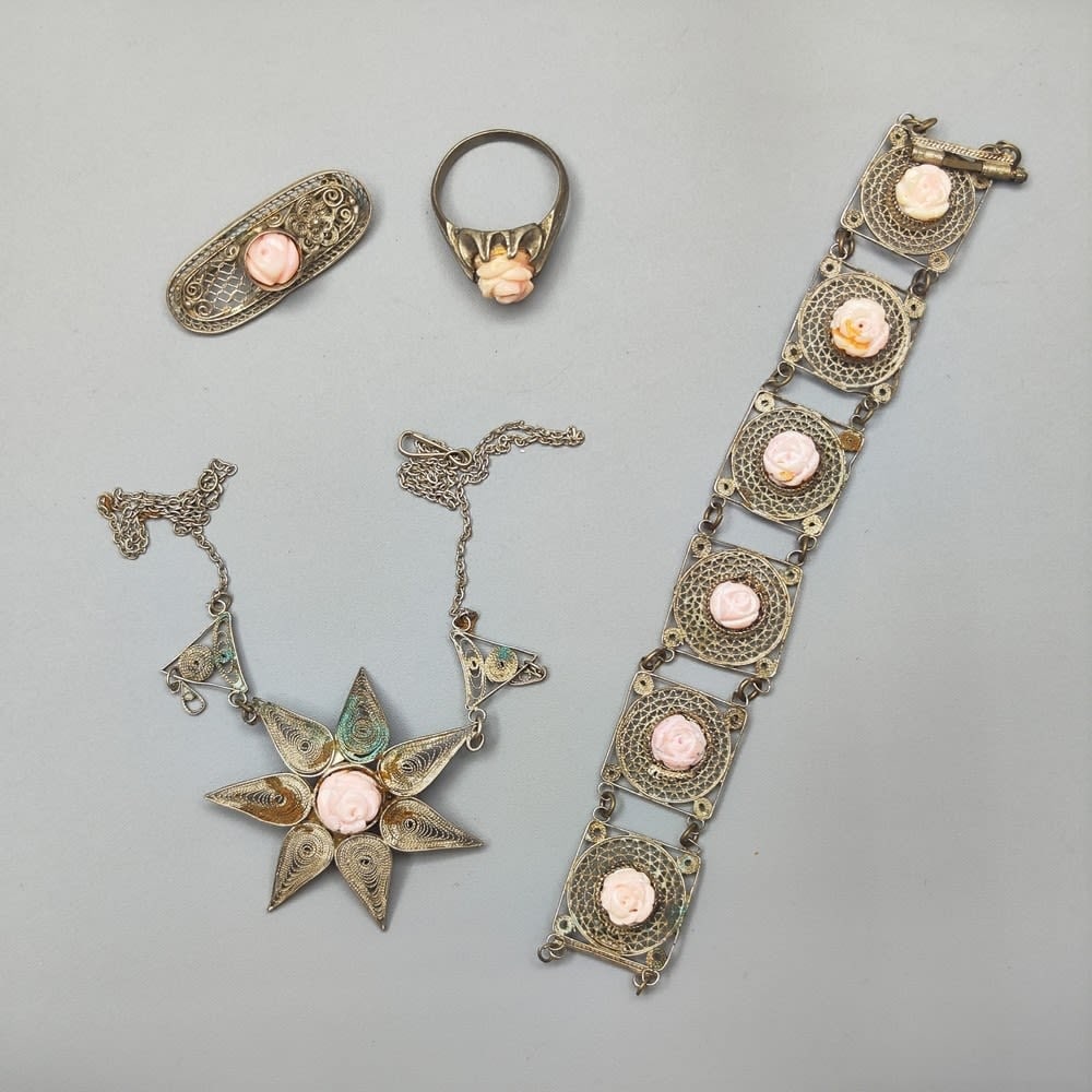 A set of filigree silver jewelry pieces inlaid with pink corals (Angel Skin) (1 of 4)
