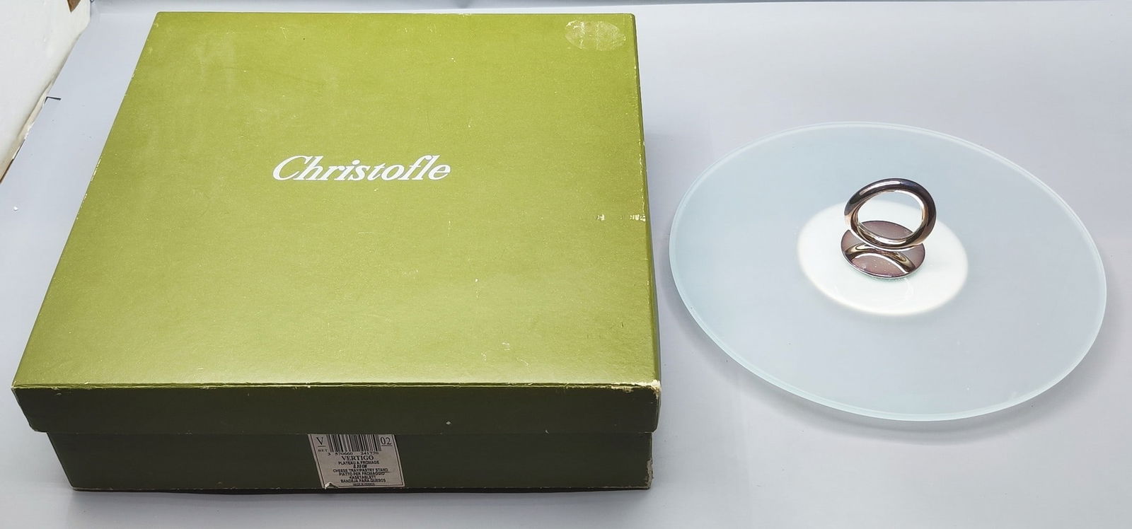 Luxury cheese serving apparatus made by Christofle - Vertigo series: Luxury cheese serving facility made by Christofle - Vertigo series, France, the second half of the 20th century, made of silver-plated metal combined with an "ice"/opaque glass plate, in the original