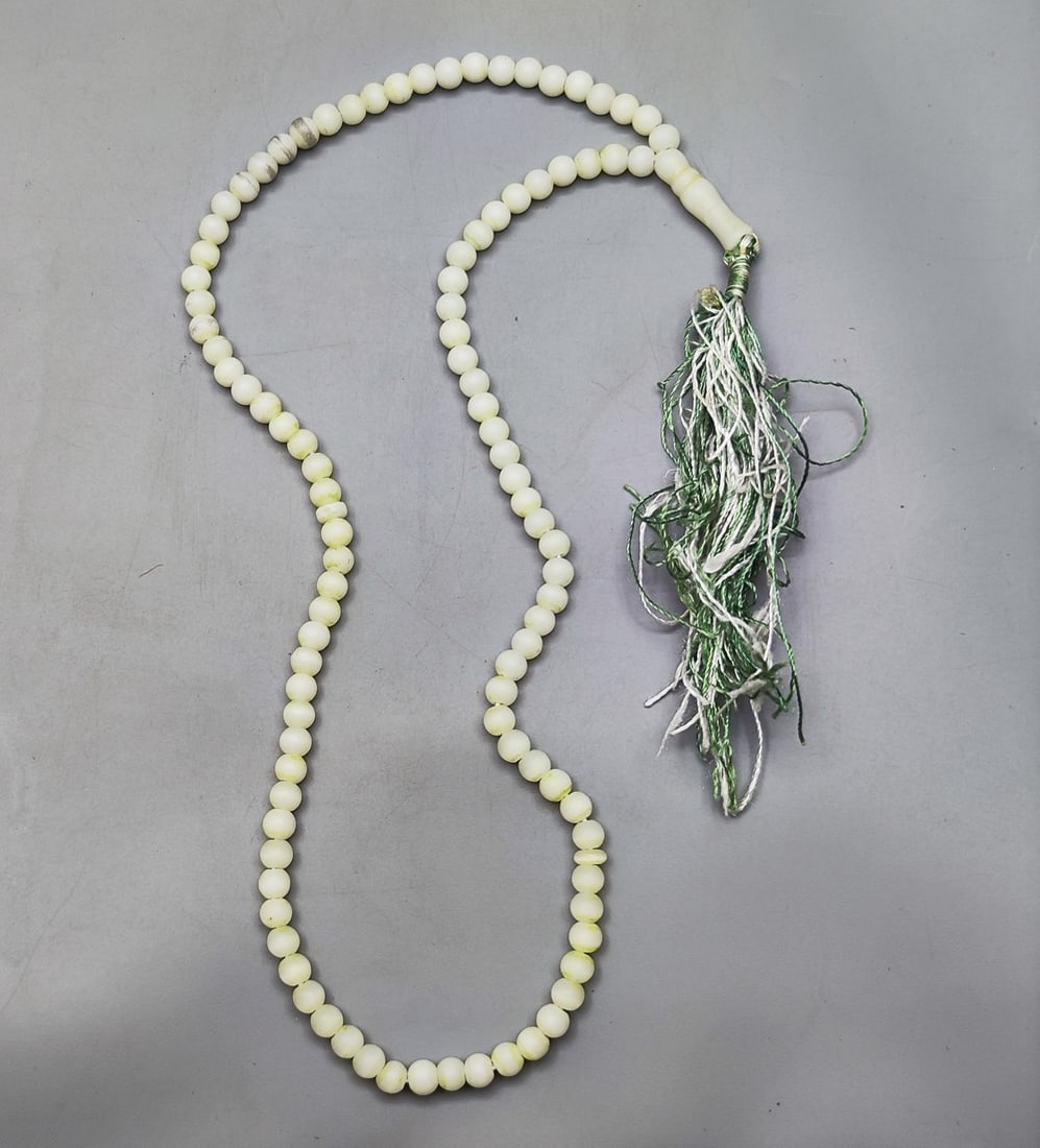 Special Islamic white jade beaded Misbaha: Special Islamic white jade beaded Misbaha, which includes 99 round chiseled beads, with an elongated link at the end and fabric threads ends, total length: 40 cm, diameter of the beads approx. 6 mm, t