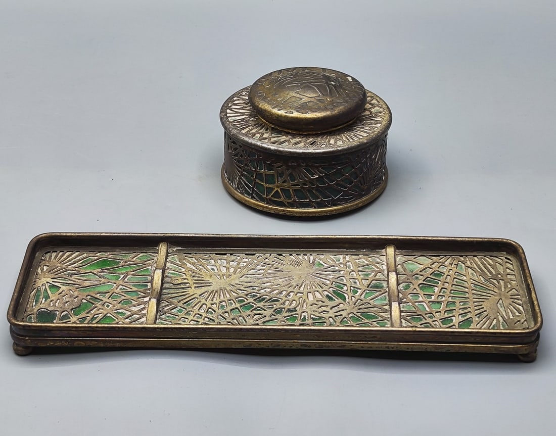 An art nouveau inkwell and pen tray set made by Tiffany Studios (1 of 10)
