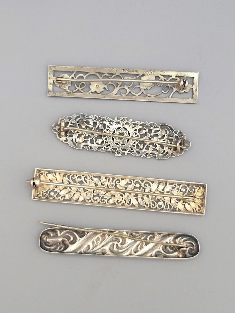 Assortment of 4 Art Deco silver brooches (1 of 4)