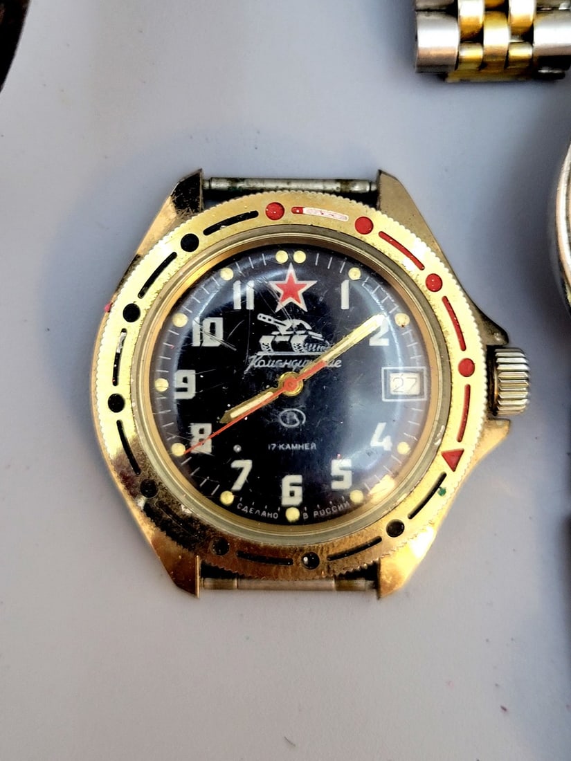 An assortment of 11 wristwatches and 3 stainless steel bands for vintage wristwatches (1 of 7)