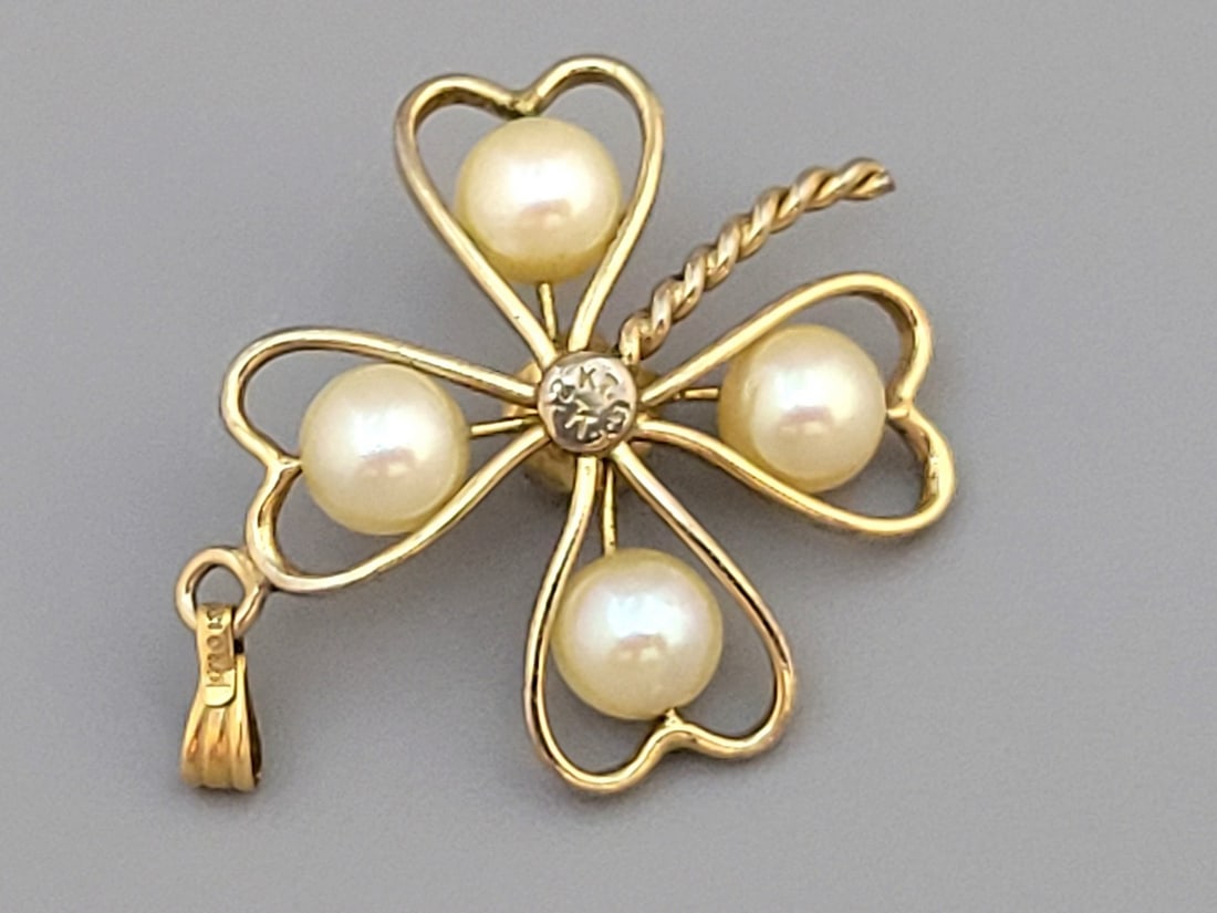 12K Gold Filled "Clover Leaf" Pendant with Pearls: 12K Gold Filled "Flower" Pendant inlaid with Pearls, Signed, Dimensions: 3X2 cm.