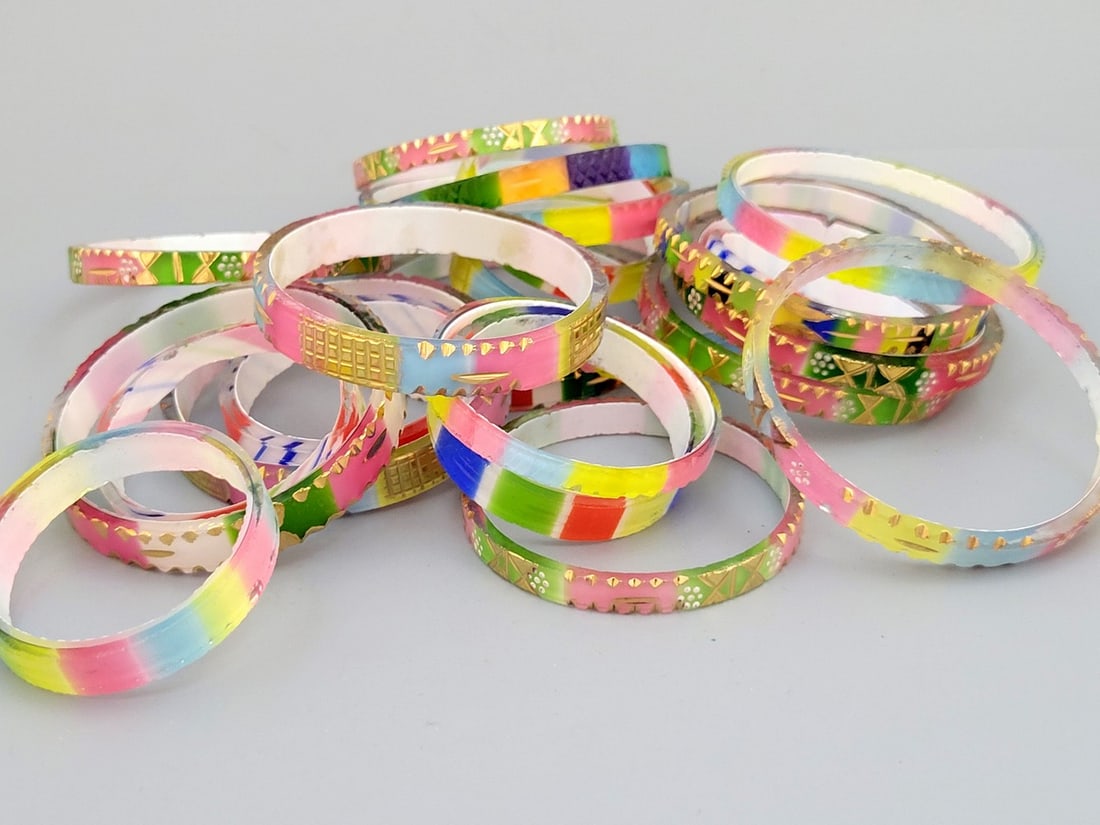 An assortment of 12 Art Deco glass bangle bracelets (1 of 7)
