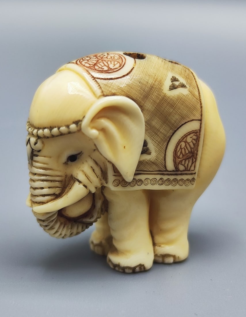 Old Japanese carved "elephant" netsuke (1 of 4)
