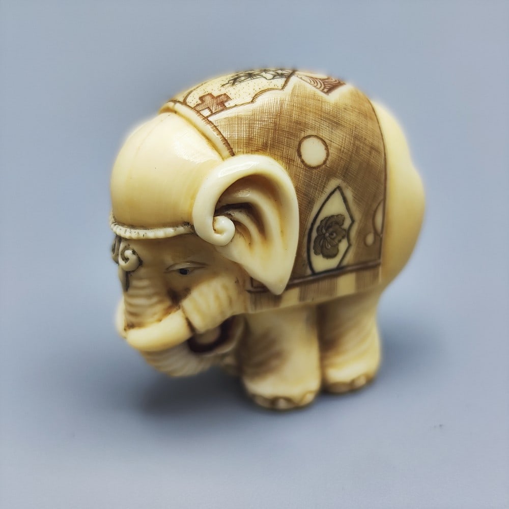 Old Japanese carved "elephant" netsuke (1 of 3)