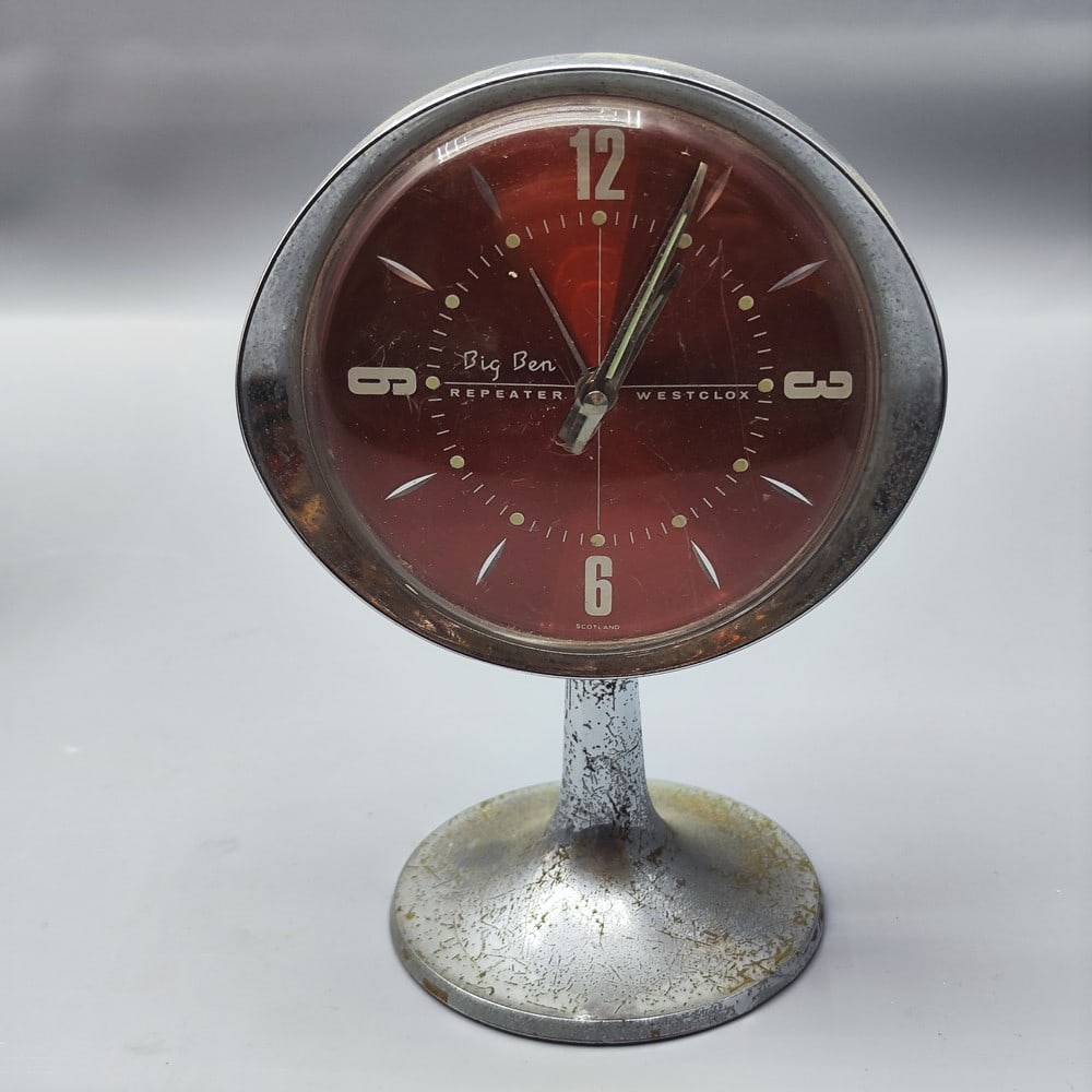 Space Age Big Ben Repeater Alarm Clock by Westclox: Space Age Big Ben Repeater alarm clock made by Westclox, Scotland (UK), 1970s, made of metal combined with chrome plating, bright red face, decorated with Arabic numerals at 3, 6, 9 and 12, mechanical