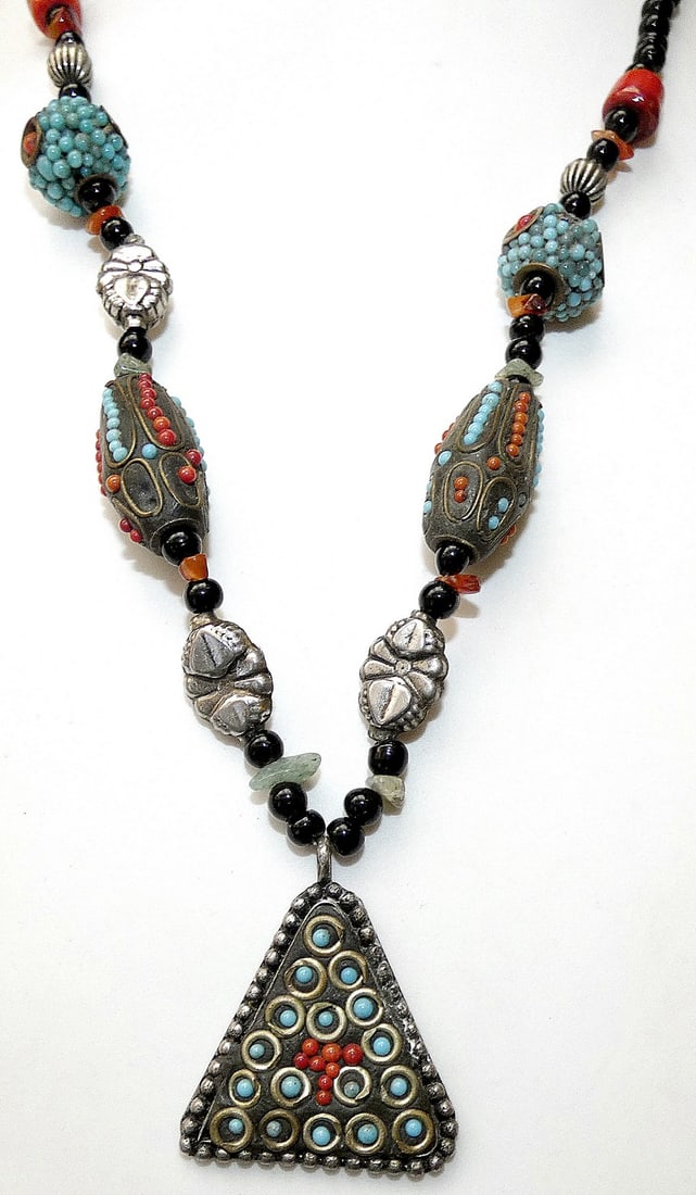 Tibet Buddhist antique Tibetan silver bead pendant necklace set with turquoise and coral.: Tibet Buddhist antique Tibetan silver bead pendant necklace set with turquoise and coral. Length: 50.5 cm (20 inches) Size of pendant: 3.7 x 3 cm. (1.4 x 1.2 inches) Weight: 38 gr. Hand crafted