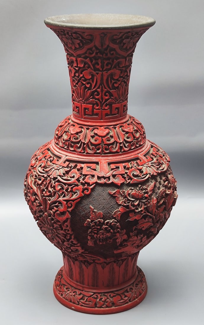Large old Chinese cinnabar lacquer vase (1 of 7)