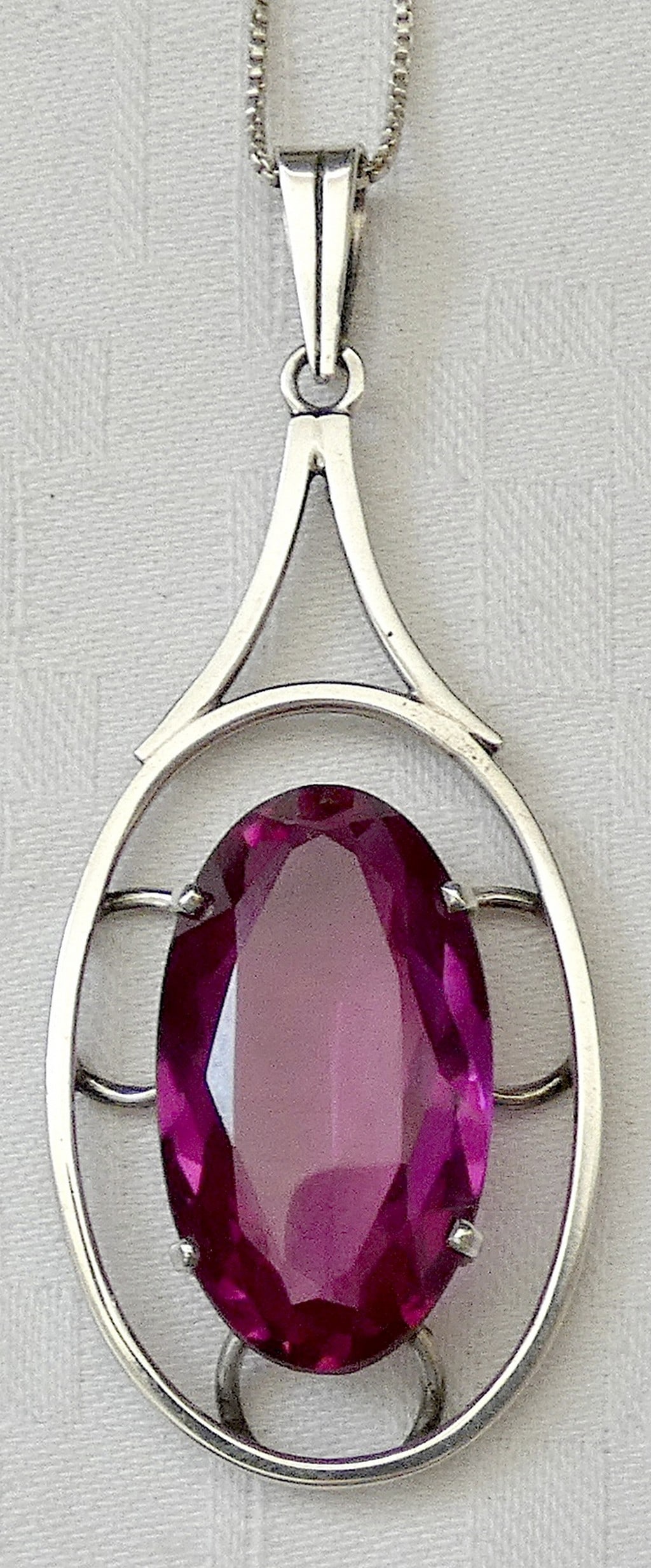 Vintage modernist silver sterling 925 pendant set with gemstone, Silver Chain, Hazorfim, Israel,: Vintage modernist silver sterling 925 pendant set with large purple faceted gemstone, Silver Chain, Hazorfim, Israel, 1960’s Hallmark of Hazorfim on loop. Art craft. Total weight: 15 gr. Size of pen