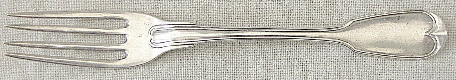 French antique Napoleon III Style silver sterling 950 Fork, Signed: Buttner, Minerva, Monogram, 73: French antique Napoleon III Style silver sterling 950 Fork, Signed: Buttner, Minerva, Monogram, 73 gr. Maker’s mark Buttner, French silver hallmark - Minerva Length: 21.2 cm. (8.3 inches) Weight: 73