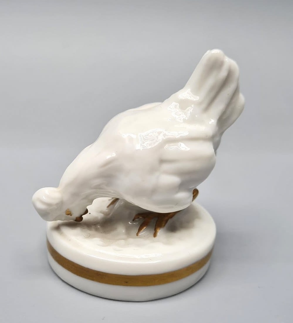 Antique miniature porcelain figurine "Turkey" made by Capodimonte: Antique miniature porcelain figurine "Turkey" made by Capodimonte, early 20th century, decorated at the base with a gilded hoop, signed at the bottom, height: 4.5 cm.