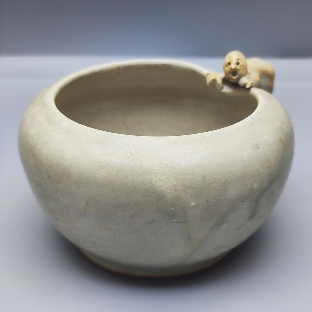 Vintage Studio Ceramic Bowl: Vintage studio ceramic bowl, decorated with a figurine of a strange man standing and looking over the rim, signed on the bottom, diameter: 12 cm, height: 7 cm, 329 g.