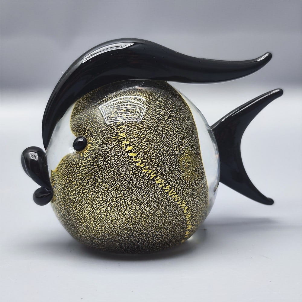 Vintage Glass "Fish" Figurine: Vintage Glass "Fish" Figurine, probably Murano-Italy, circa mid-20th century, hand-blown, clear glass decorated with gold flakes and black glass, height: 8.5 cm, width: 10.5 cm, weight: 502 g.