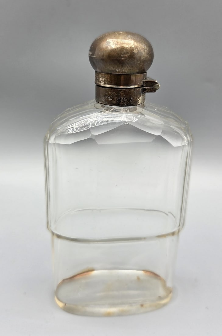 Antique English Glass and silver flask spirit bottle: Antique English Glass and silver flask spirit bottle, Birmingham, 1905, handmade polished glass bottle, silver head and lid, probably was in a leather case in the past, signed, dimensions: 15X8X3 cm.