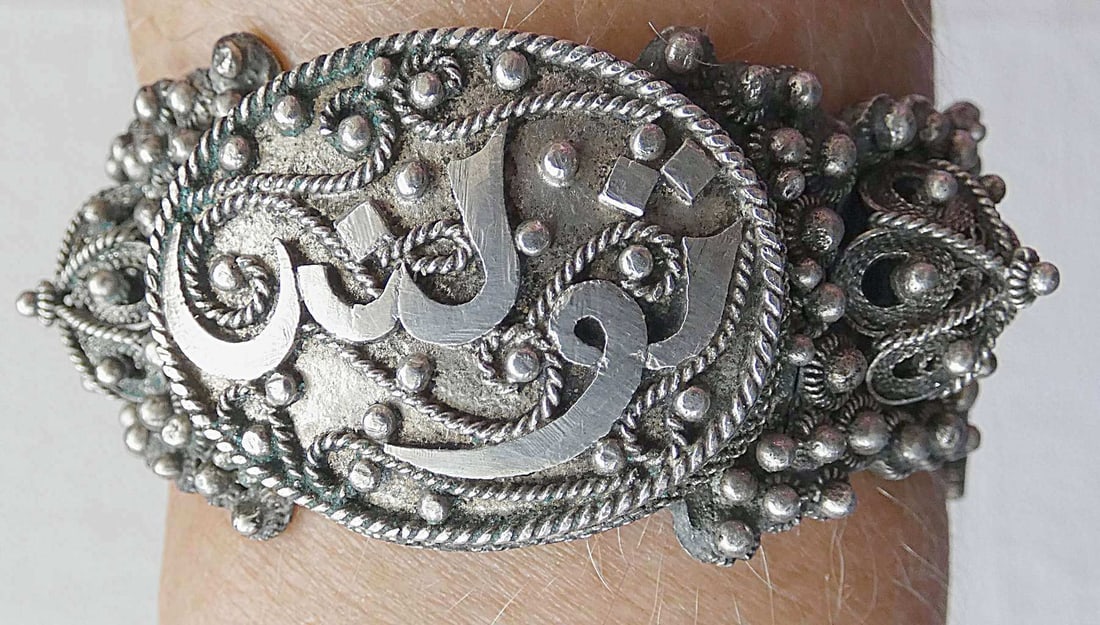 Tunisian Antique Arabic Calligraphic Filigree Silver Hinged Bangle Souvenir Bracelet with Name: Tunisian Antique Arabic Calligraphic Filigree Silver Hinged Bangle Souvenir Bracelet with Name “Tunis” in Arabic, 47 gr.Signed by maker, 47 gr. French-colonial period Tunisia, The plaque on th