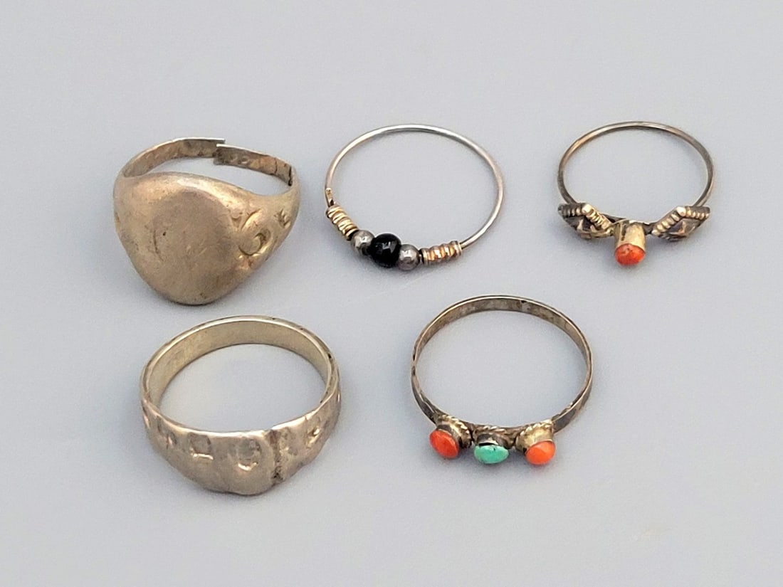 An assortment of 5 Vintage Silver Rings (1 of 5)