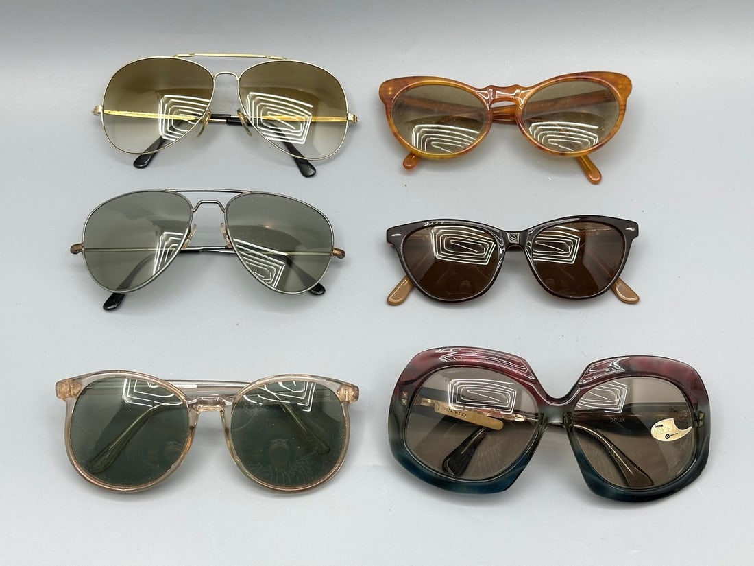 Assortment of 6 vintage fashion sunglasses: A assortment of 6 vintage fashion sunglasses, second half of the 20th century, colored plastic/golden/black metal frame, some signed by the manufacturers, in various conditions, sold as shown. 210 gr.