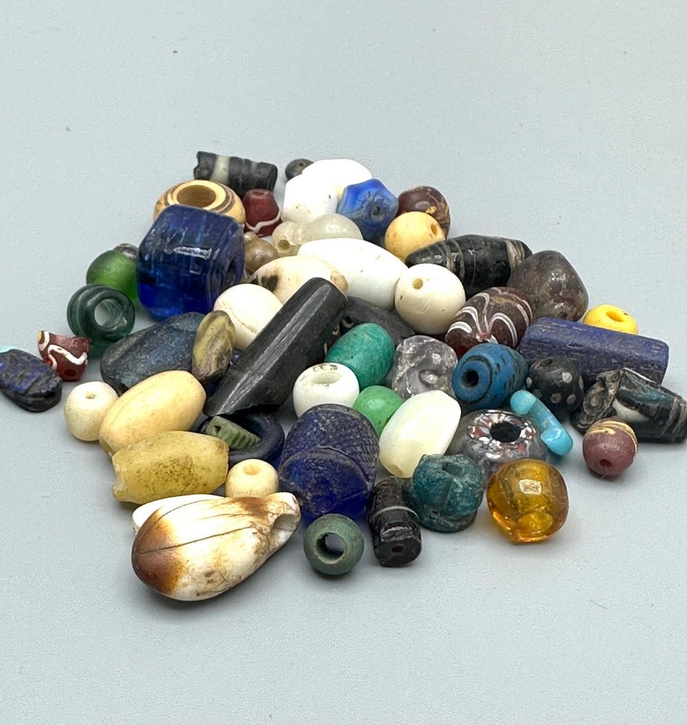 Assortment of antique beads - some of them probably very: Assortment of antique beads - some of which are probably very antique, made of gemstones, hand-blown glass, mother-of-pearl, and more, designed in various sizes and shapes, most with holes for threadi