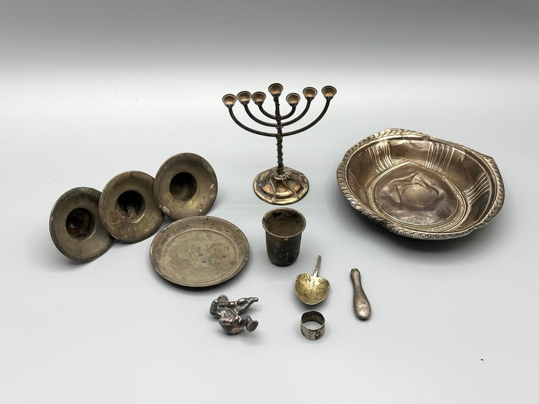 Assortment of antique/old silverware: Assortment of antique/old silverware, 20th century, various sources and manufacturers, including: a small sterling silver lamp, mandated silver items: an 833 silver goblet made by Leo Gersting and a s